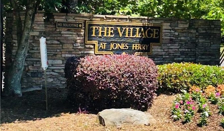 685 Crossbridge Aly, Alpharetta, GA 30022 - 2 Beds, 2 Bath