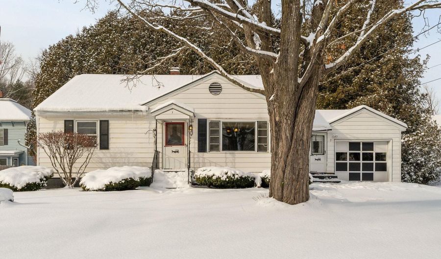 7 Grant Ave, Barre, VT 05641 - 2 Beds, 2 Bath