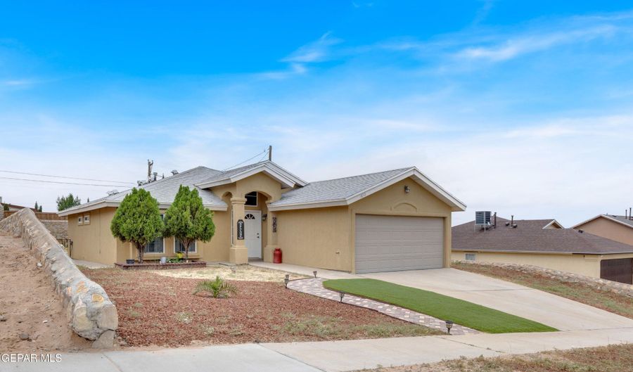 1613 Poplar St, Anthony, TX 79821 - 3 Beds, 2 Bath