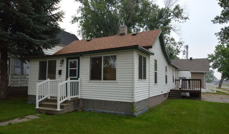 321 SW 8th Ave, Aberdeen, SD 57401 - 3 Beds, 1 Bath