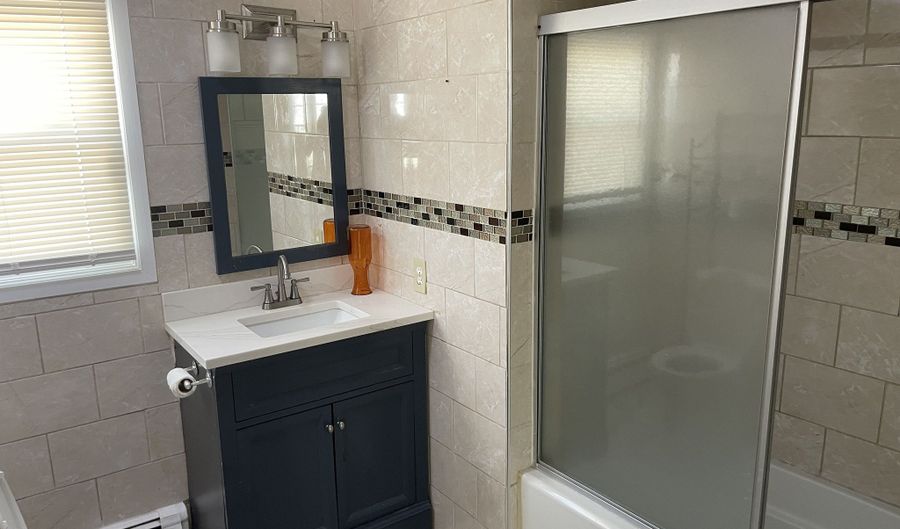 8 Elm Ct, Bridgeport, CT 06606 - 3 Beds, 1 Bath