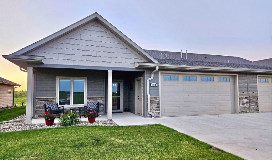 604 Ash Creek Dr, Beresford, SD 57004 - 3 Beds, 2 Bath