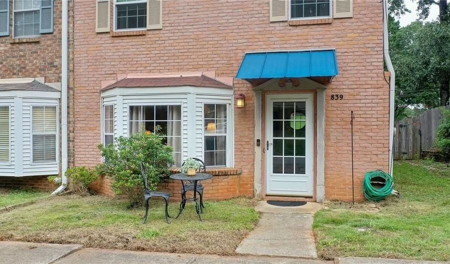 839 CHOCTAW Ave, Auburn, AL 36830 - 2 Beds, 2 Bath