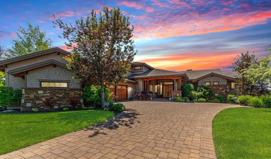 65925 Pronghorn Estates Dr, Bend, OR 97701 - 4 Beds, 3 Bath