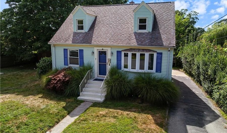 7 Turner Rd, Bristol, RI 02809 - 3 Beds, 1 Bath