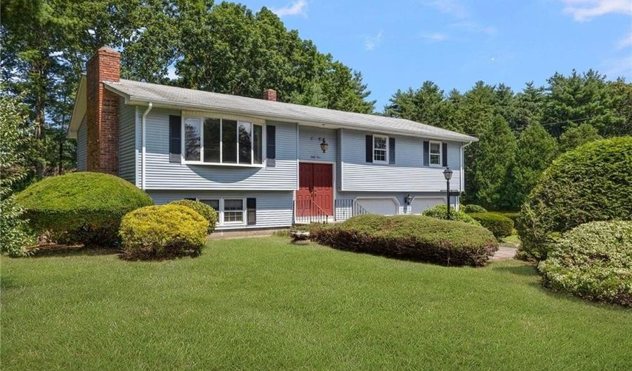 49 Magnolia Ln, Coventry, RI 02816 - 3 Beds, 3 Bath