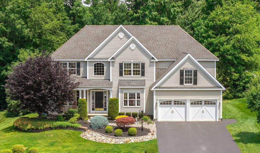 35 Shinnecock Hills Dr, Albany, NY 12205 - 4 Beds, 3 Bath