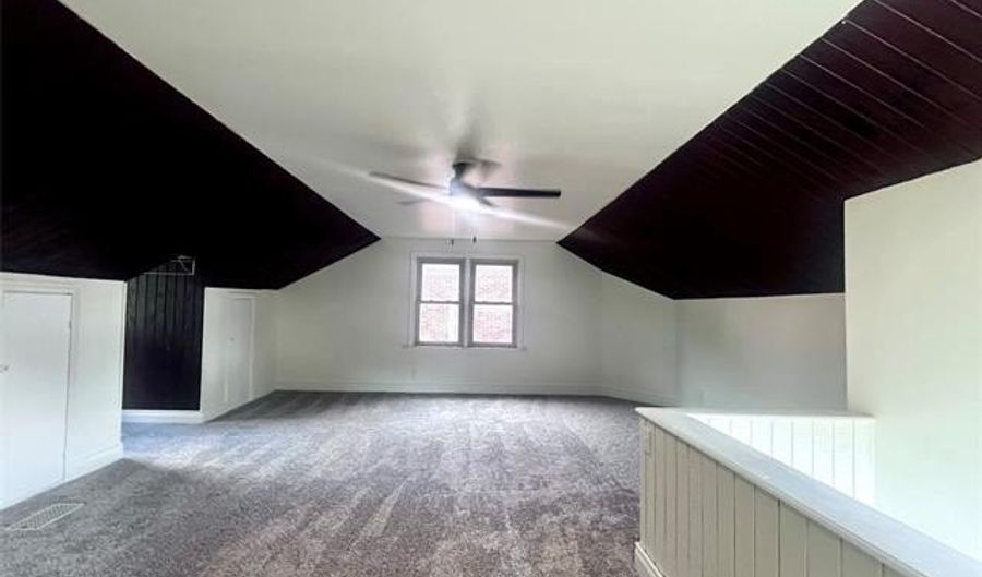 15553 Harrison Ave, Allen Park, MI 48101 - 3 Beds, 1 Bath