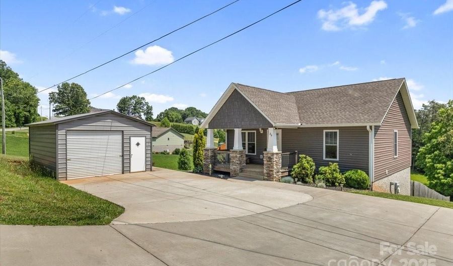 39 Curtis Miles Rd, Alexander, NC 28701 - 3 Beds, 2 Bath