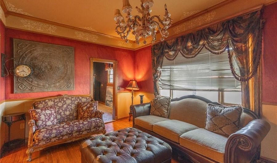 701 S 6th St, Chickasha, OK 73018 - 5 Beds, 2 Bath