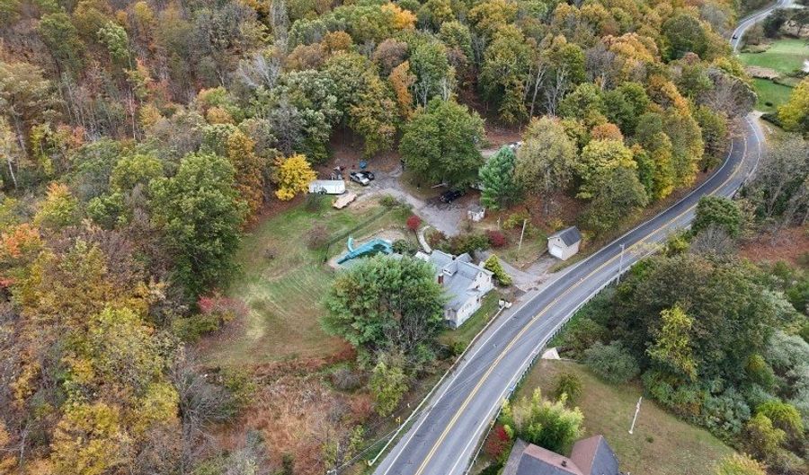 994 Limecrest Rd, Andover, NJ 07848 - 3 Beds, 2 Bath