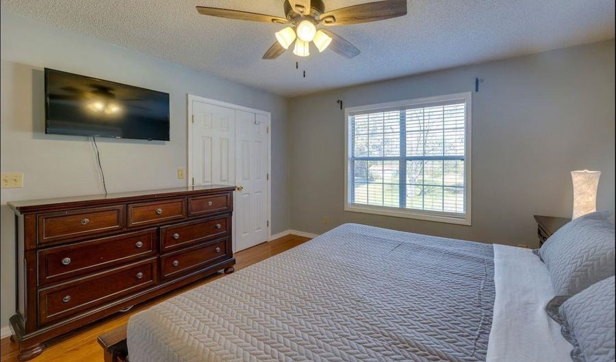 1089 LONGSHORE Dr, Anniston, AL 36206 - 4 Beds, 3 Bath