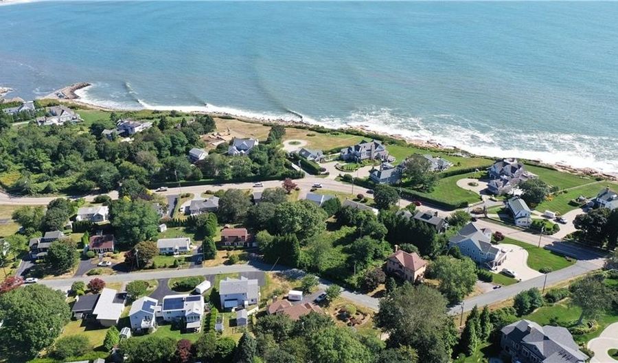 35 Anna Olivo Ct, Narragansett, RI 02882 - 3 Beds, 3 Bath