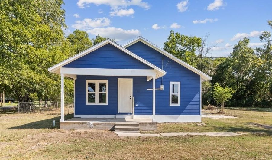 711 Jefferson St, Teague, TX 75860 - 4 Beds, 2 Bath