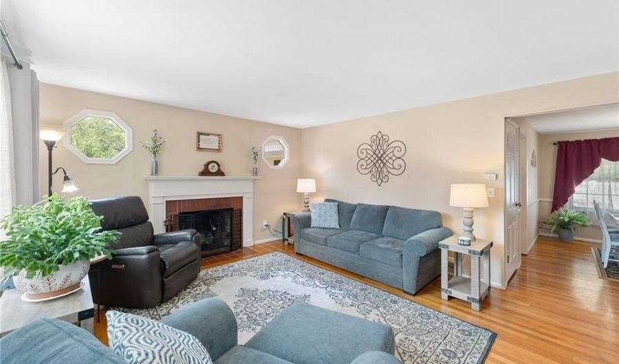 1 Woodhaven Dr, Cumberland, RI 02864 - 3 Beds, 2 Bath