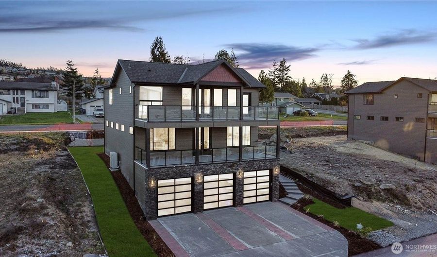 3706 W 3rd St, Anacortes, WA 98221 - 3 Beds, 4 Bath