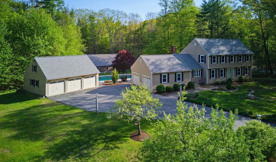 17 Dudley Rd, Brentwood, NH 03833 - 4 Beds, 3 Bath