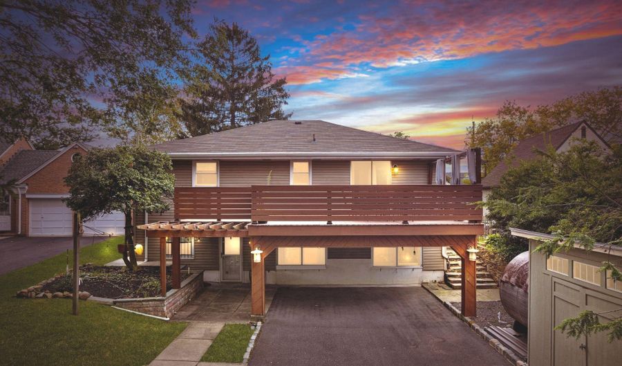 212 CRYSTAL LAKE Ave, Audubon, NJ 08106 - 4 Beds, 2 Bath
