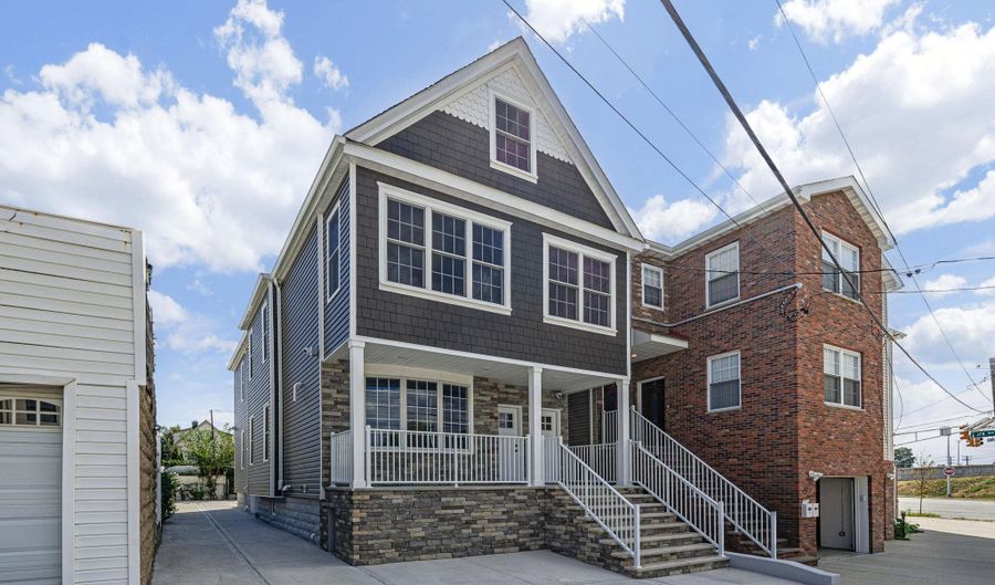 204 KENNEDY Blvd, Bayonne, NJ 07002 - 6 Beds, 3 Bath