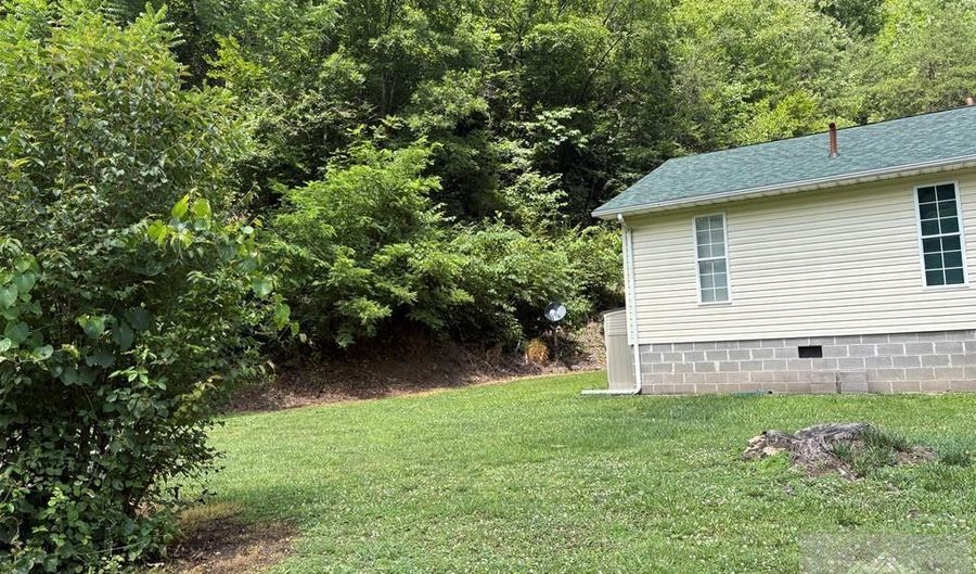 311 Ritter Hollow Rd, Avondale, WV 24811 - 3 Beds, 2 Bath