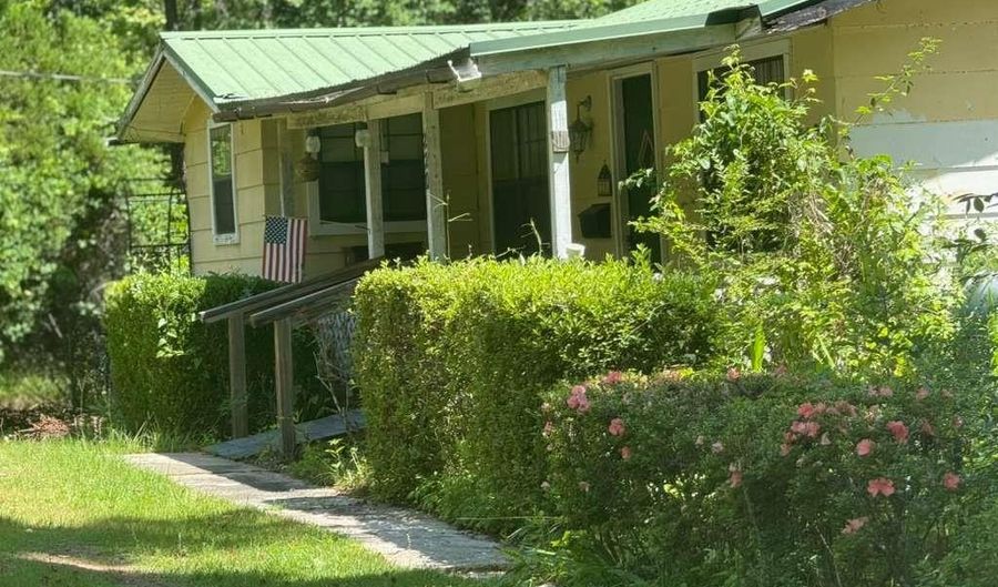 220 Presley Dr, Abbeville, AL 36310 - 2 Beds, 2 Bath