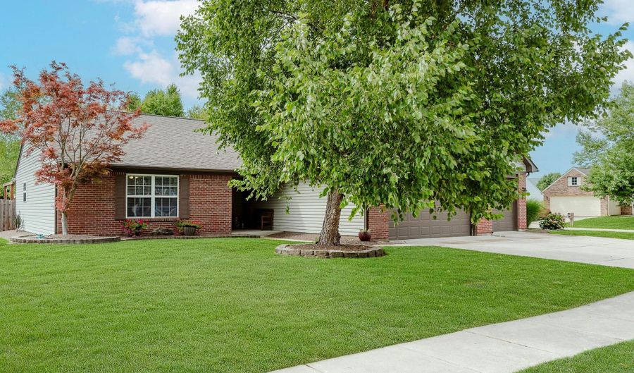 642 Port Dr, Avon, IN 46123 - 3 Beds, 2 Bath