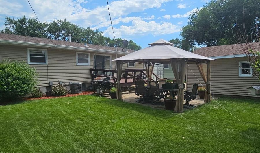 1526 S Dakota St, Aberdeen, SD 57401 - 5 Beds, 2 Bath
