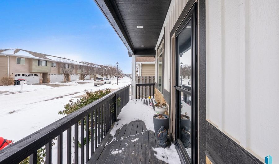 305 S Spring Pl, Brandon, SD 57005 - 5 Beds, 3 Bath