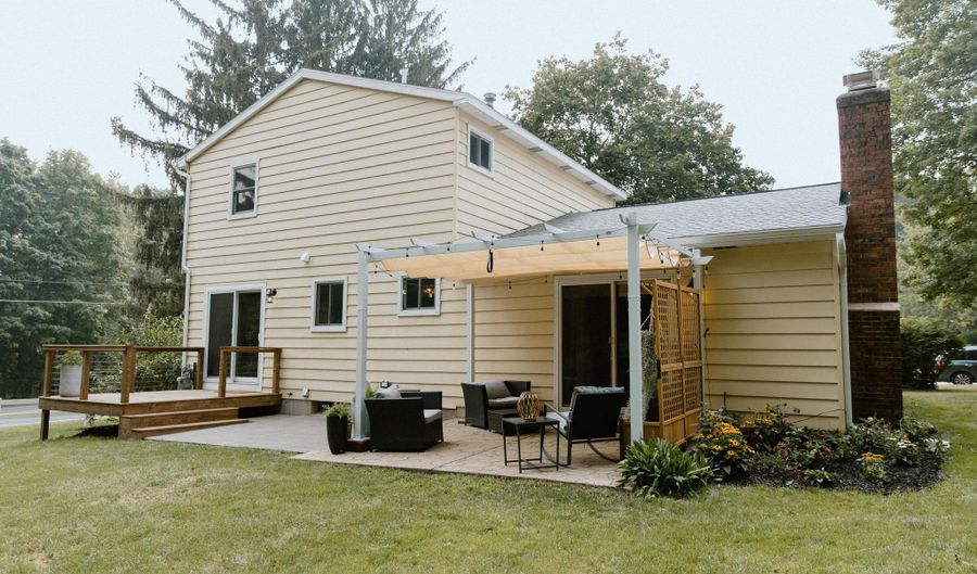 786 Adaway Ave SE, Ada, MI 49301 - 4 Beds, 3 Bath