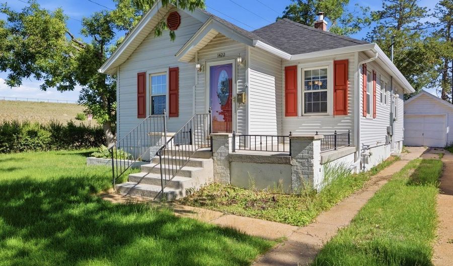 1422 W 32ND St, Cheyenne, WY 82001 - 4 Beds, 2 Bath