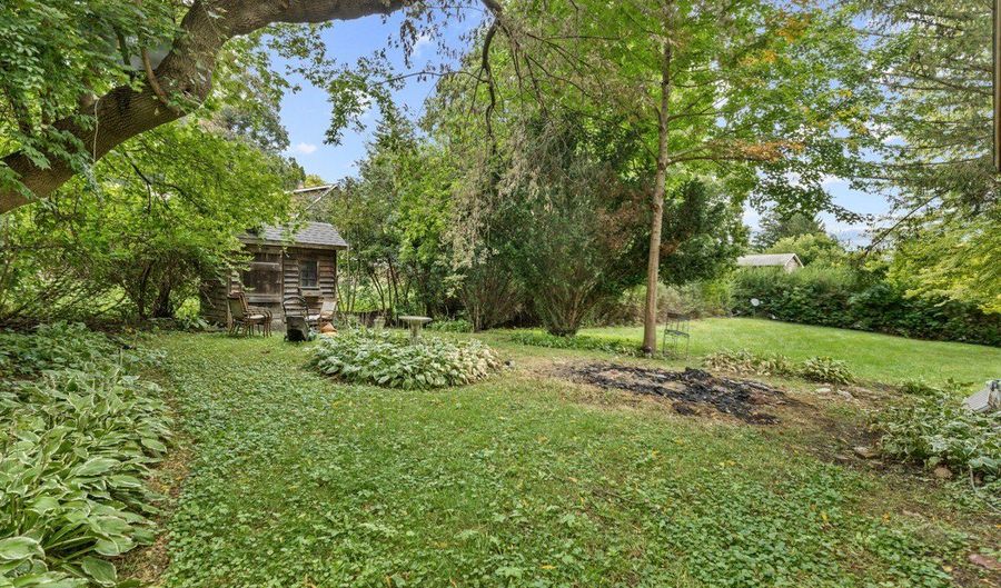 148 Wildwood Rd, Algonquin, IL 60102 - 2 Beds, 1 Bath