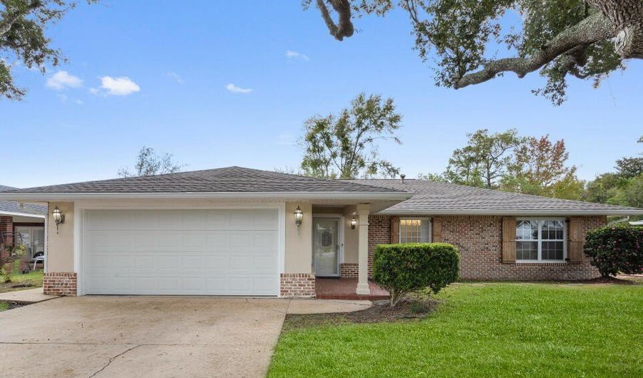 707 Holly Hills Dr, Biloxi, MS 39532 - 3 Beds, 2 Bath