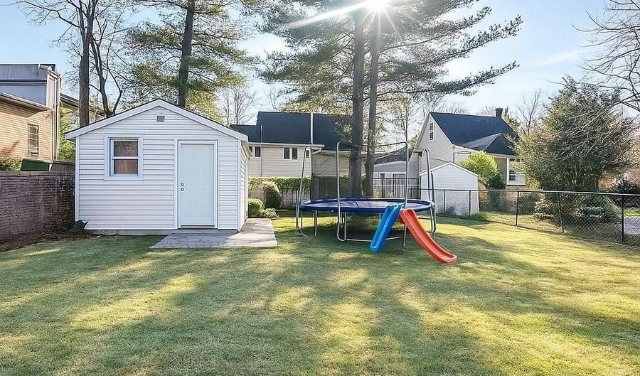 9 Bagley Ave, Albertson, NY 11507 - 4 Beds, 3 Bath