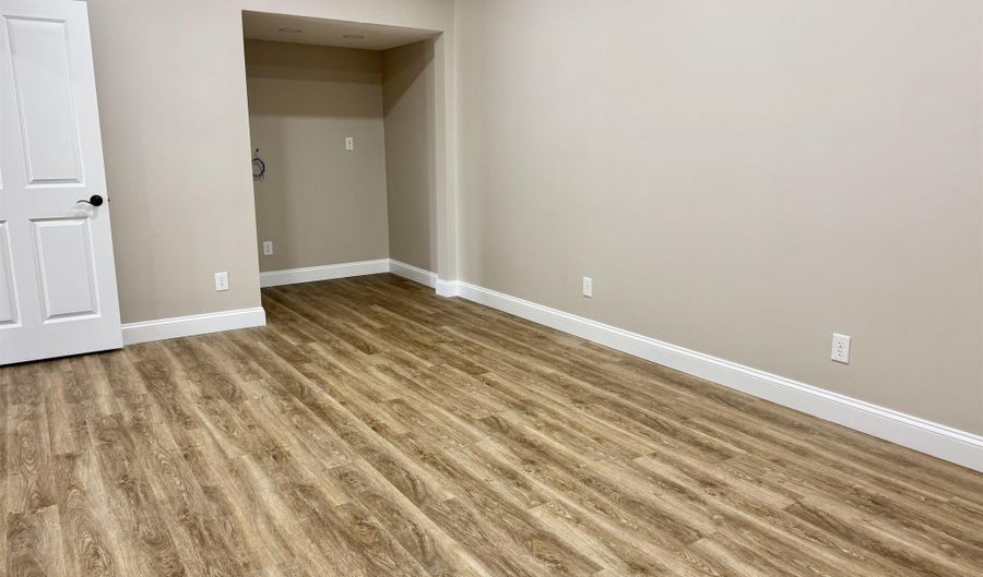 803 Spyglass Hill Dr, Bedford, IN 47421 - 5 Beds, 3 Bath