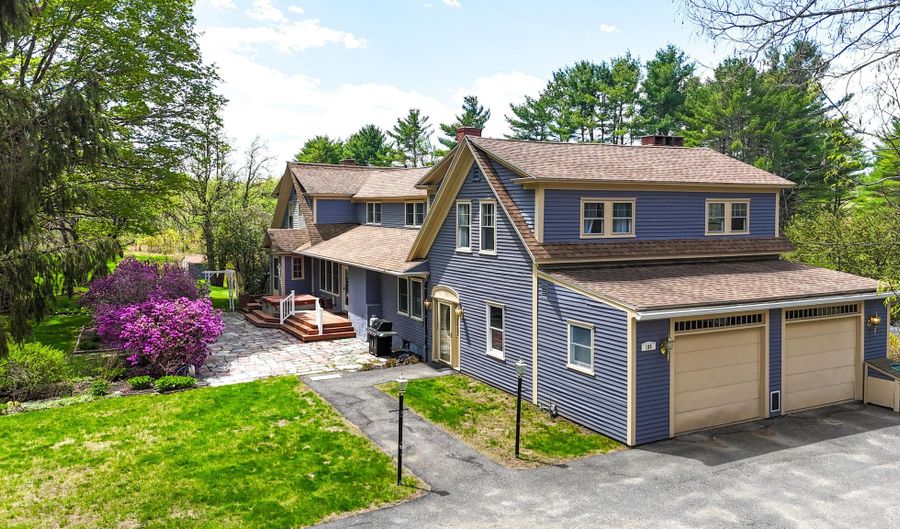 109 Sahagian Rd, Belgrade, ME 04917 - 6 Beds, 4 Bath