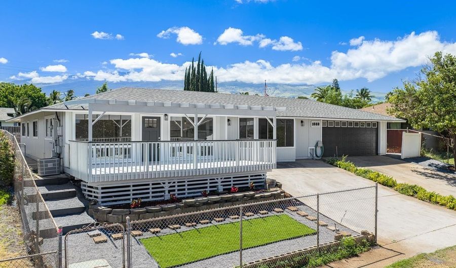 1669 Hoonanea St, Kihei, HI 96753 - 3 Beds, 3 Bath