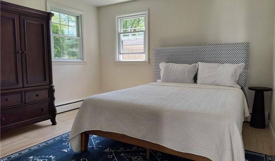 10 Reardon Dr, Middletown, RI 02842 - 3 Beds, 1 Bath