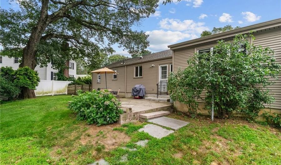 174 Lawnacre Dr, Cranston, RI 02920 - 3 Beds, 1 Bath