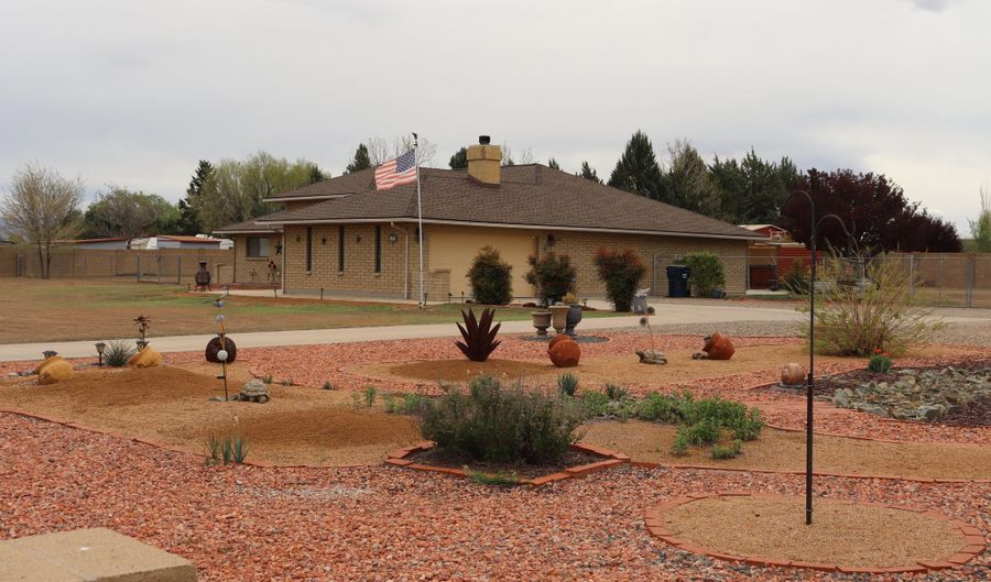 1375 E New York Pl, Chino Valley, AZ 86323 - 3 Beds, 2 Bath
