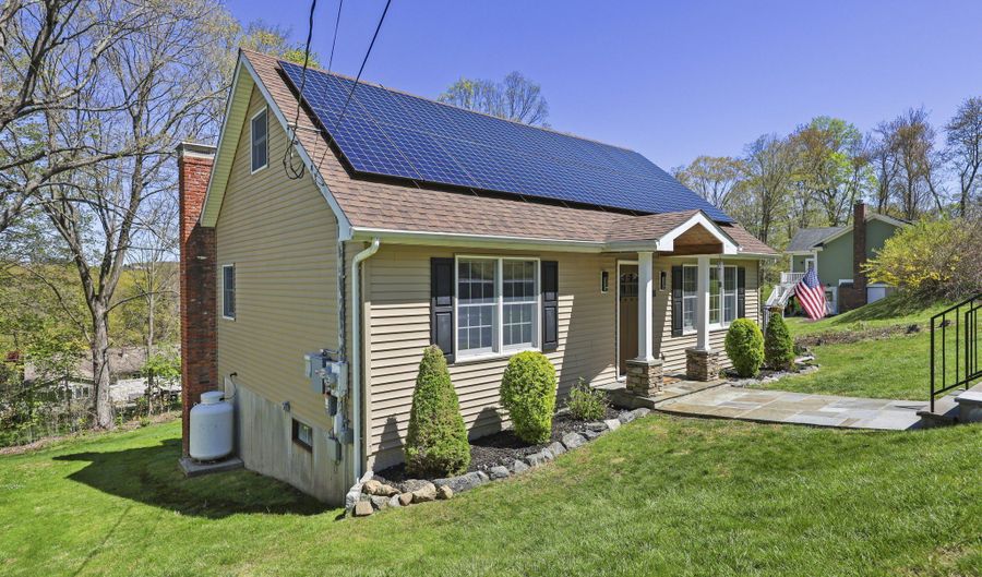31 Hillandale Rd, Danbury, CT 06811 - 3 Beds, 2 Bath