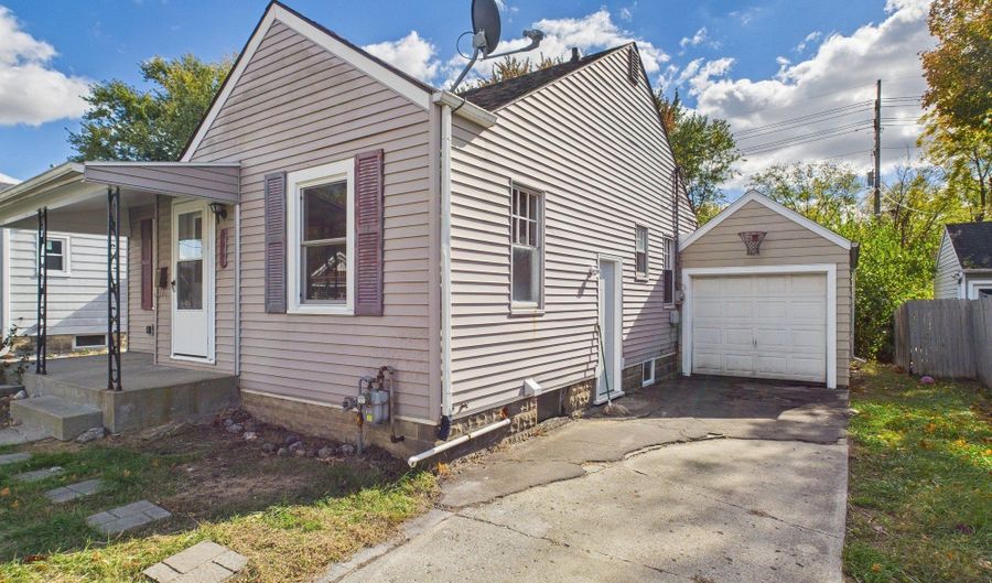 711 E 32nd St, Anderson, IN 46016 - 2 Beds, 1 Bath