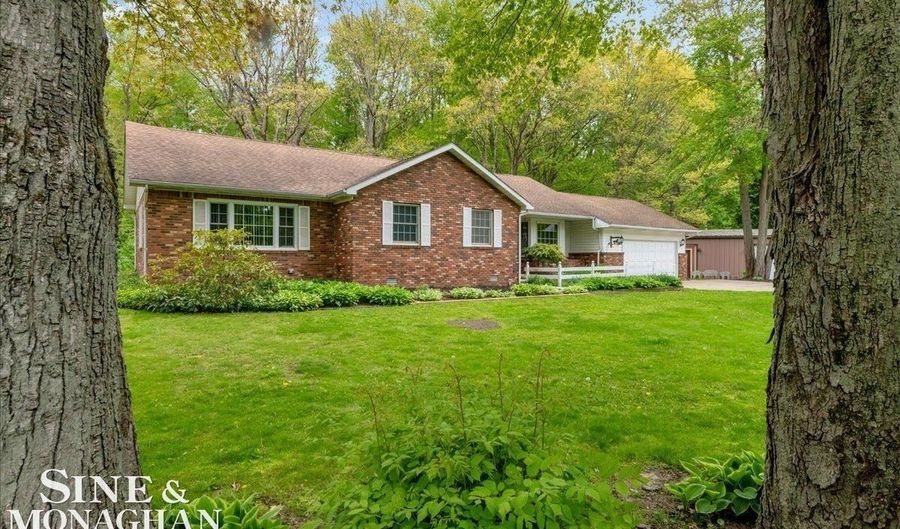 9017 Stone Rd, Algonac, MI 48001 - 3 Beds, 2 Bath