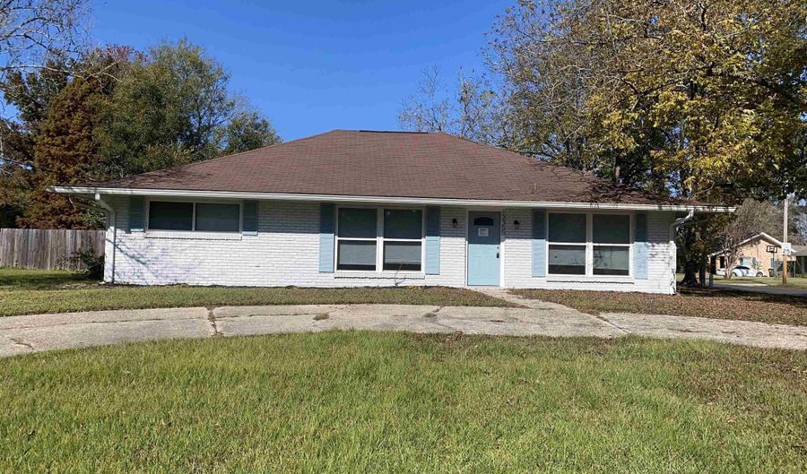 12355 Gebhart Dr, Baton Rouge, LA 70816 - 3 Beds, 2 Bath