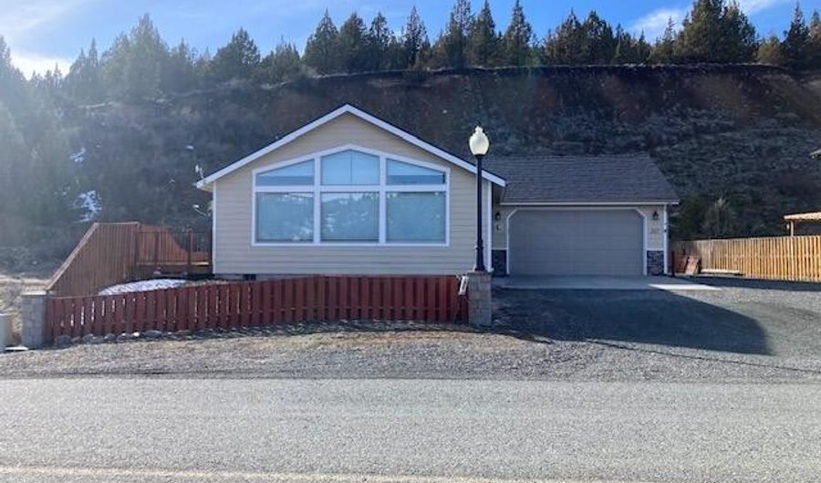 241 ELKVIEW Dr, Canyon City, OR 97820 - 3 Beds, 2 Bath