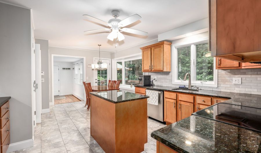 3 Deerfield Rd, Brookfield, CT 06804 - 4 Beds, 3 Bath