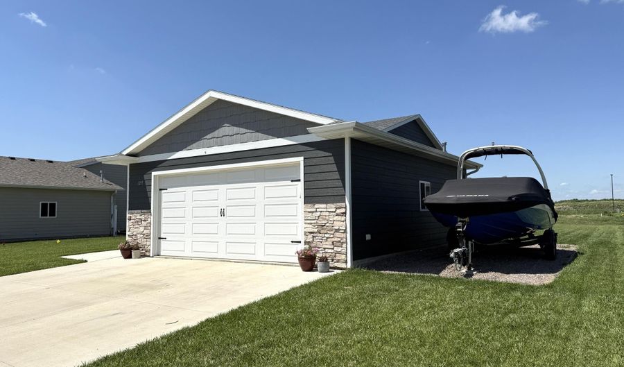 1203 Nano Nagle Ave, Aberdeen, SD 57401 - 5 Beds, 3 Bath