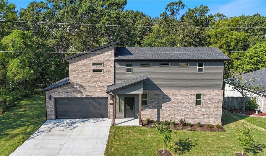 5 Hebrides Ln, Bella Vista, AR 72715 - 2 Beds, 3 Bath