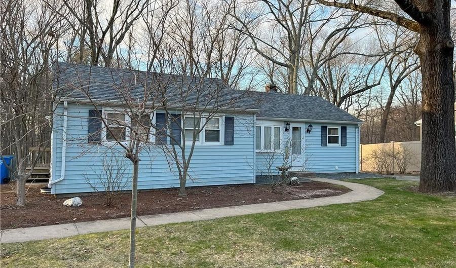 52 Lakeview Ave, Lincoln, RI 02865 - 3 Beds, 2 Bath