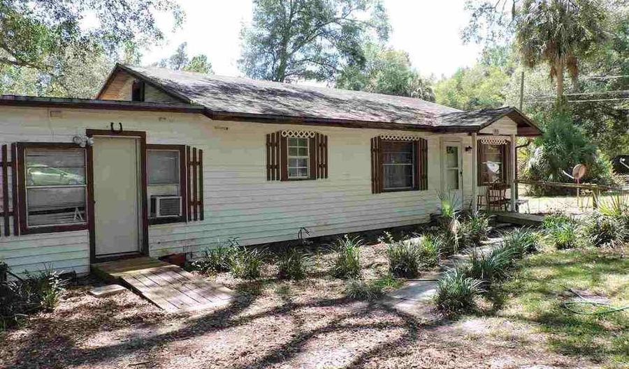 915 NW 4TH Ave, High Springs, FL 32643 - 3 Beds, 2 Bath