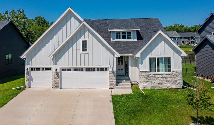 930 Wolf Creek Dr, Polk City, IA 50226 - 4 Beds, 3 Bath